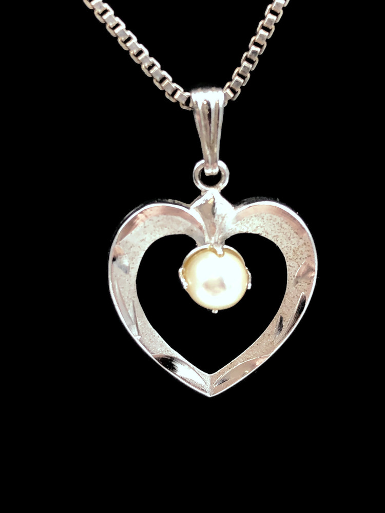 THEDA Frosted Heart Faux Pearl Sterling Silver 925 Pendant 16