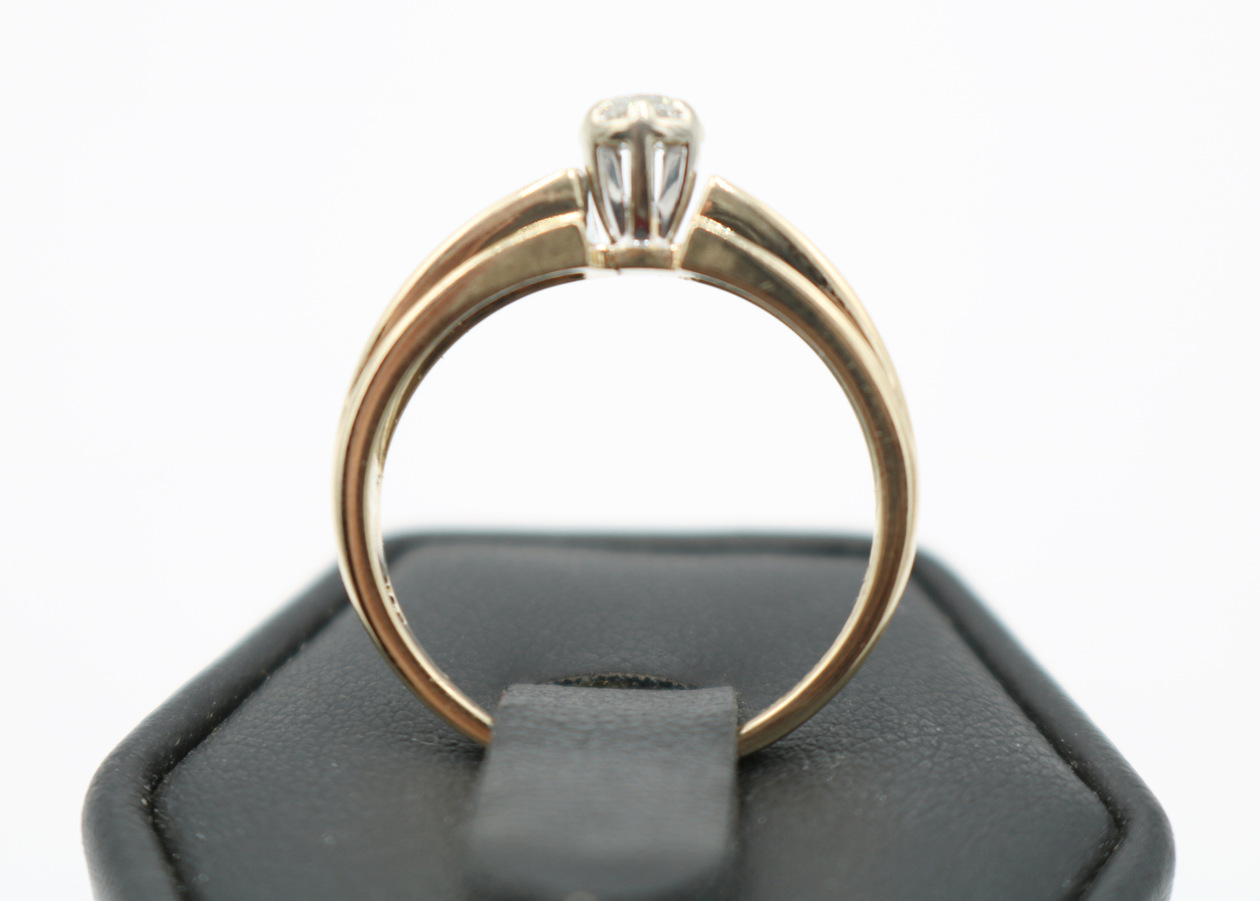 Beautiful Women's Round Diamond Engagement Ring in 14KT Yellow Gold Sz 7.5