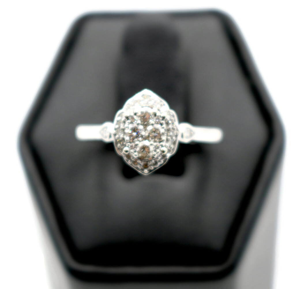 Beautiful Women's Diamonds Cluster Engagement Ring Size 6.5 in 14KT White Gold 