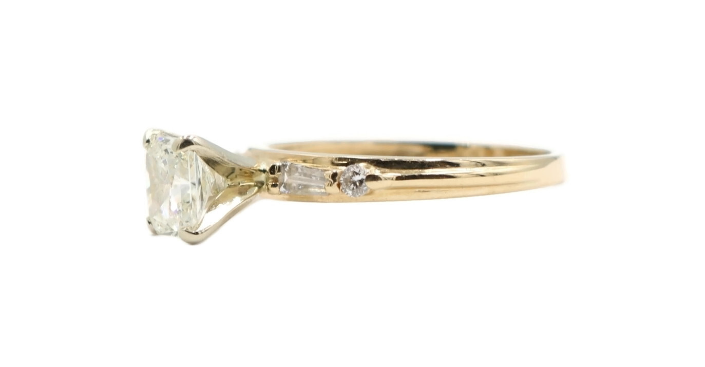 Women's 1.28 ct Radiant Cut Diamond with Baguettes Engagement Ring in 14KT Gold 
