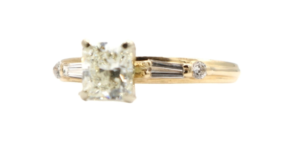 Women's 1.28 ct Radiant Cut Diamond with Baguettes Engagement Ring in 14KT Gold 