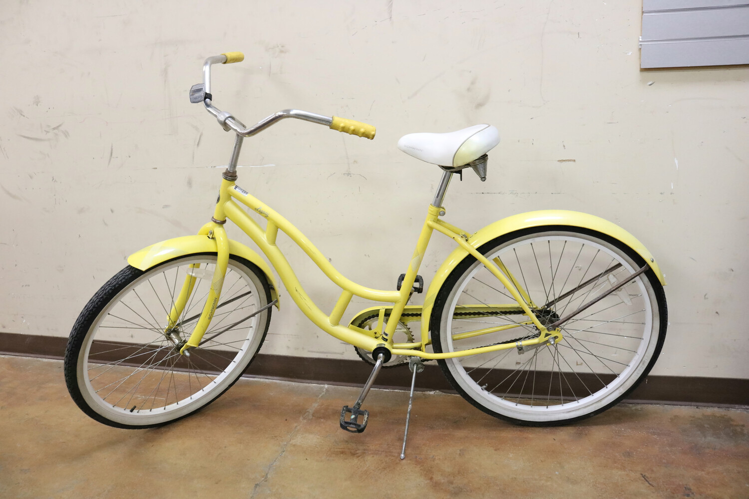Schwin Legacy Beach Cruiser Bicycle USA Pawn