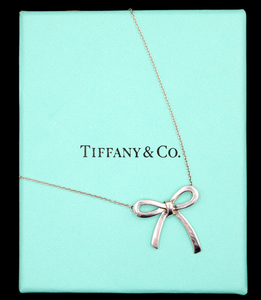 Tiffany & Co Silver Ribbon Bow Necklace Pendant Charm Chain Classic