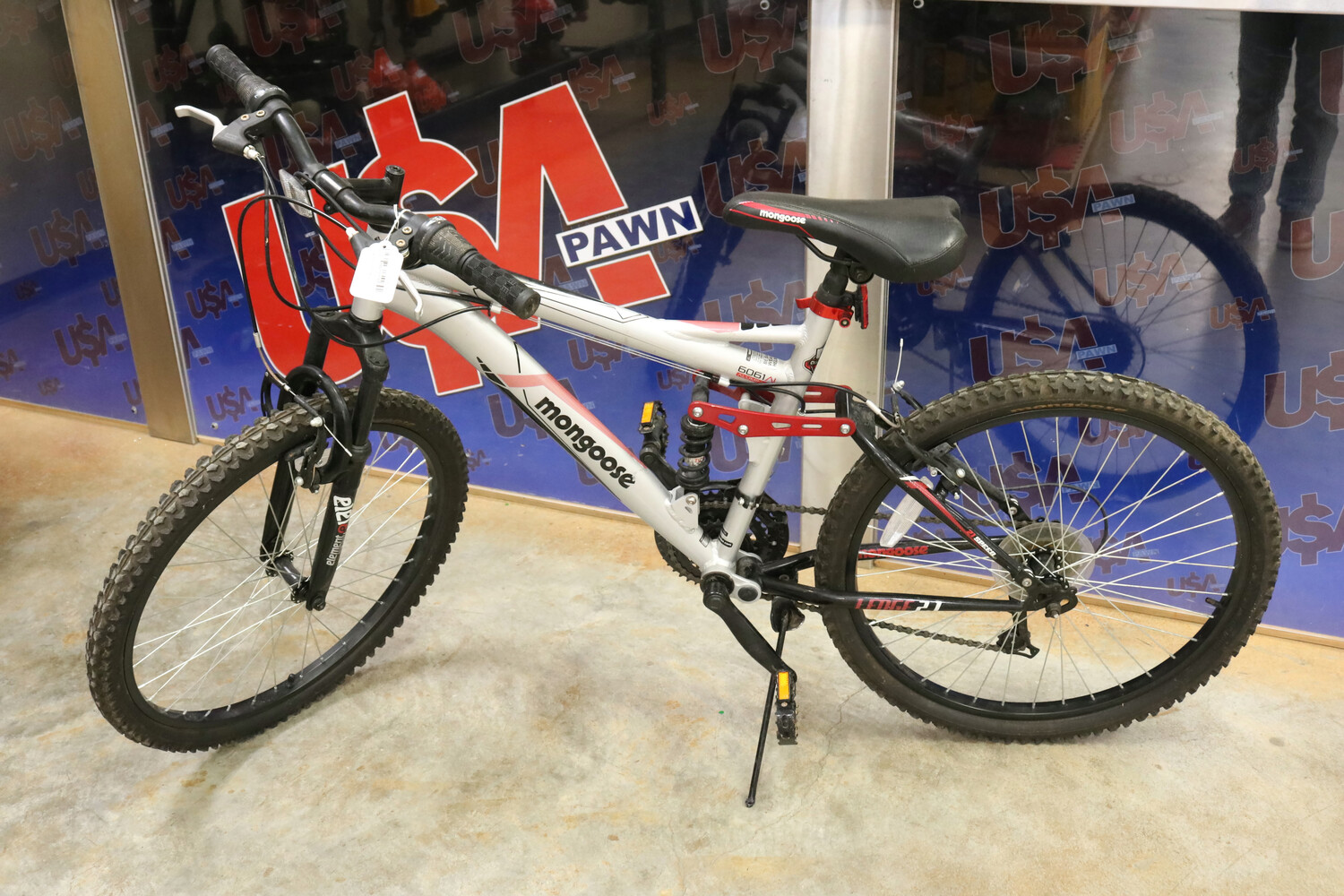 Mongoose Ledge 2.1 Mountain Bicycle USA Pawn