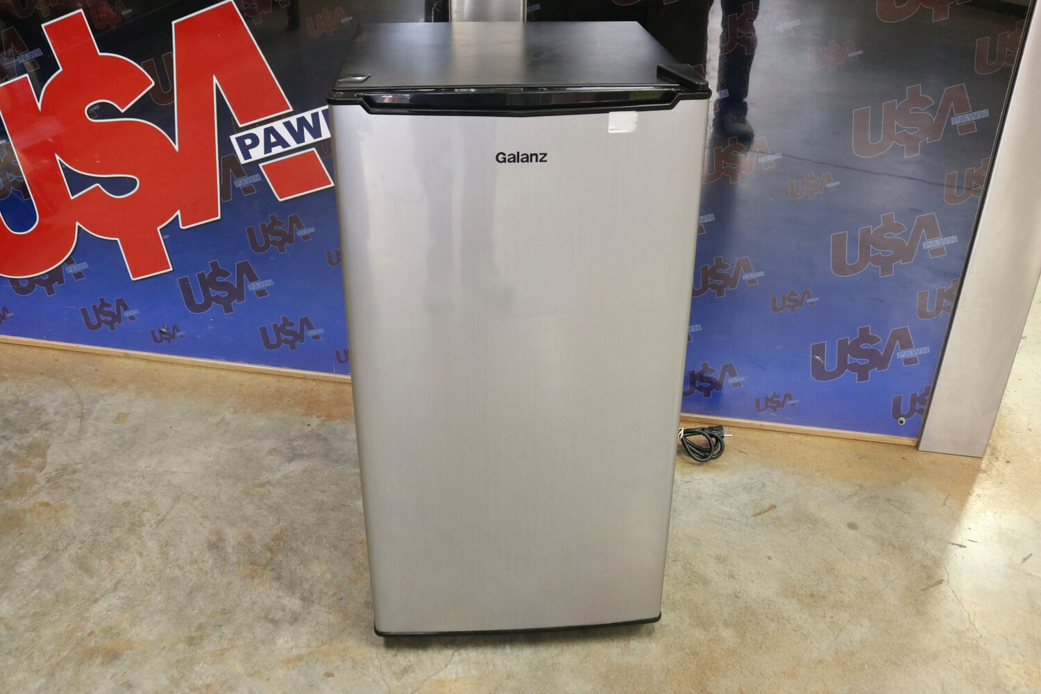 Galanz GLR33MS1E02 Dorm Sized Refrigerator USA Pawn