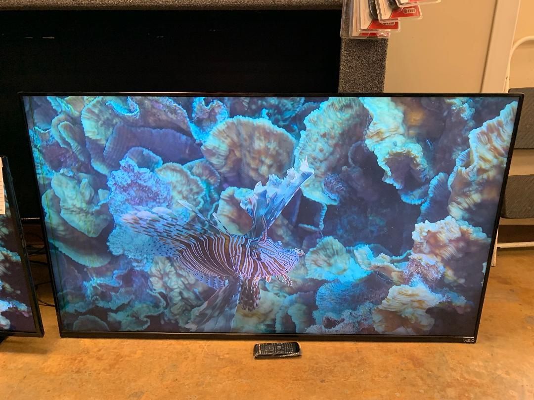 60" VIZIO E60C3 Smart LED TV No Legs USA Pawn