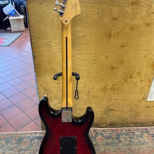 FENDER SQUIER / LEFT HANDED 6 STRING