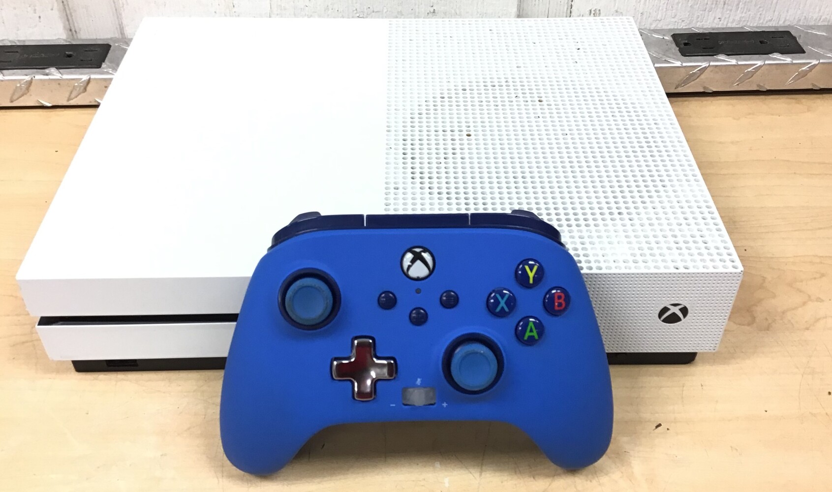 Microsoft Xbox One S USA Pawn