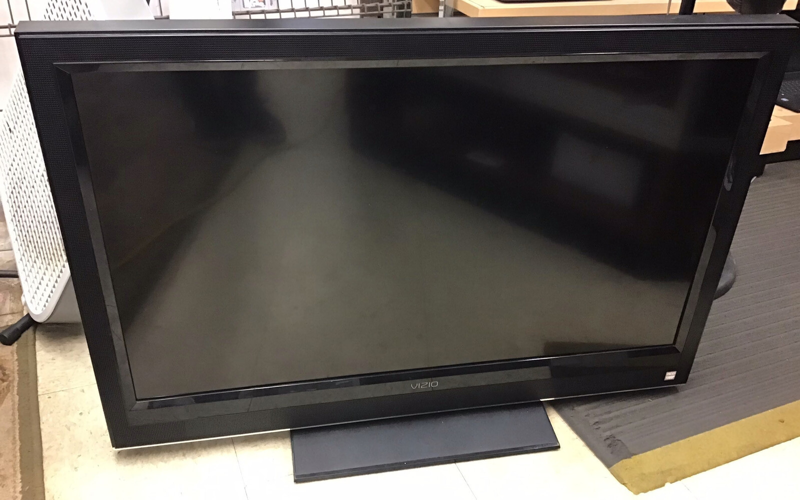 Vizio VO370M LCD HDTV USA Pawn