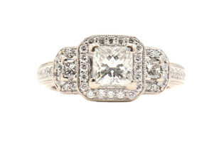  Women's 2.10 ctw Princess & Round Cut Diamond 18KT White Gold Engagement Ring. 