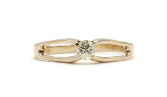  Women's 0.15 ctw Round Diamond Solitaire Engagement Ring in 14KT Yellow Gold