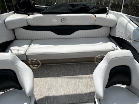 Crownline 21 SS 21 Foot Pleasure Craft Excellent Condition Ready for the Water!!