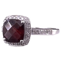 Gold Ladies Ring With Ruby Colored Gemstone 10kt Size 5