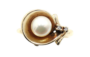 Women's Estate 6mm Round White Cultured Pearl & 0.04 ctw Round Diamond 10K Ring