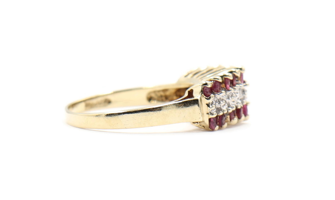 Round Red Glass Stone & Diamond Accent Anniversary Band Ring 10KT Yellow Gold