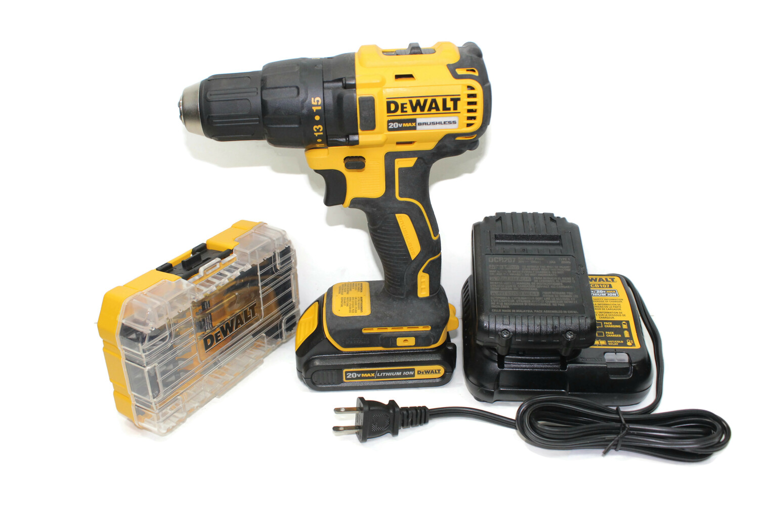 Dewalt dcd777 20V Drill with 2 Batteries, Charger and Bit Set USA Pawn