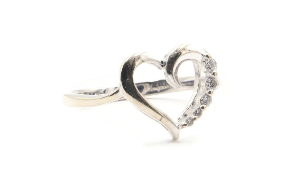 Women's Beautiful Open Heart Design 10KT White Gold 1/10te Round Diamond Ring 