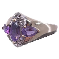 Gold Ladies Ring With Purple Gemstones 14kt Size 7