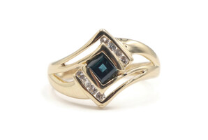 0.30 ctw Princess Cut Blue Topaz & 0.16 ctw Round White Sapphire 14KT Gold Ring
