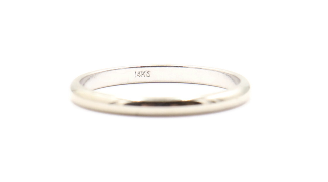 Women's Classic Plain Thin 2mm Wedding Band Ring in 14KT White Gold Size 8 1.9g