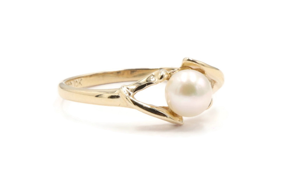 Women's 5mm White Cultured Pearl Solitaire Ring In 10KT Yellow Gold Size: 6