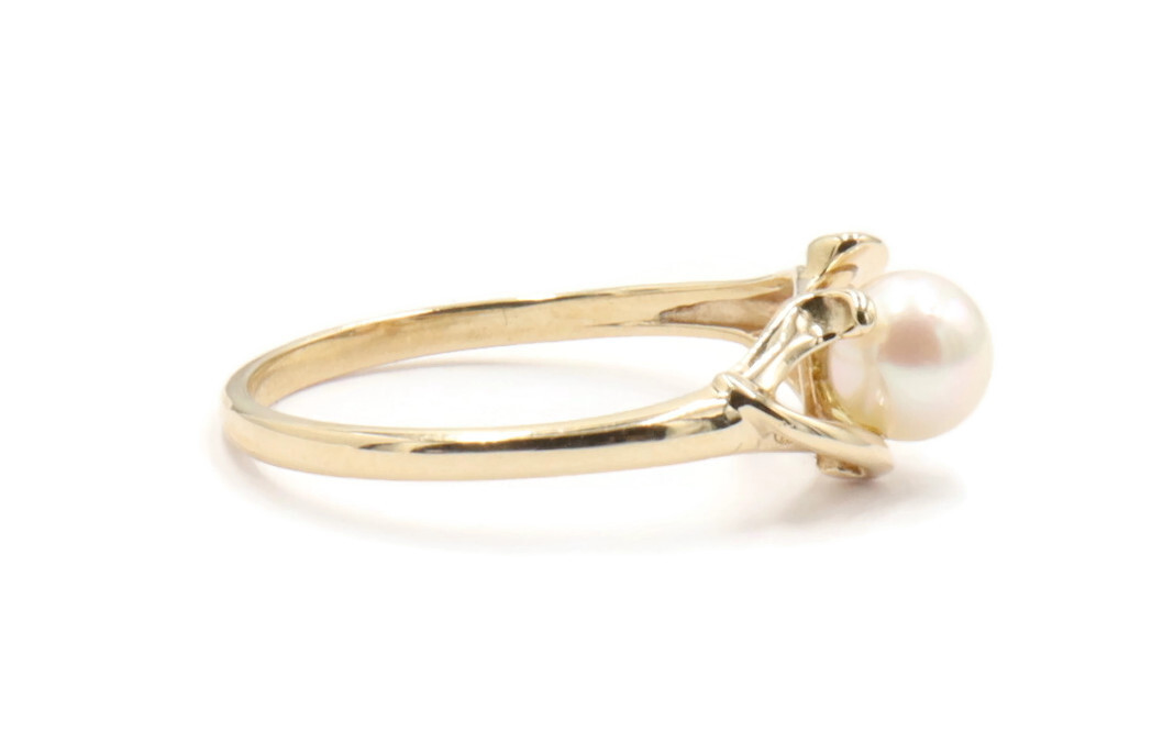 Women's 5mm White Cultured Pearl Solitaire Ring In 10KT Yellow Gold Size: 6