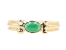 Women's Estate Oval Cabochon Vibrant Jade Gemstone Ring in 14KT Yellow Gold 