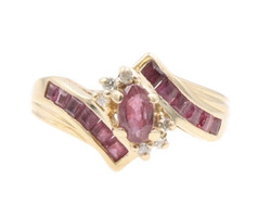 14KT Estate 0.56 ctw Oval & Square Cut Ruby Gemstone Ring with Diamond Accents 