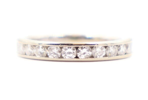 Women's 0.95 ctw Round Diamond 3.7mm 14KT White Gold Channel Band Ring - 4.0g