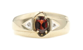Men's 0.40 Ctw Oval Cut Garnet Gemstone & Diamonds in 10KT Yellow Gold Ring