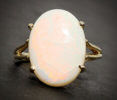 Women's Estate Oval Cabochon 3.80 ctw Opal Gemstone Ring 10KT Yellow Gold - 3.4g