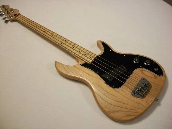 Pevey Super Ferrite 4 String Bass Guitar- Pic for Reference