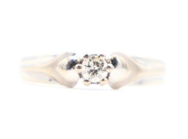 Estate 10KT White Gold 0.15 ctw Round Cut Diamond Solitaire Engagement Ring 2.3g