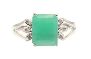 4.35 ctw Emerald Cut Green Jade Gemstone Ring with 0.15 ctw Round Diamonds 2.97g