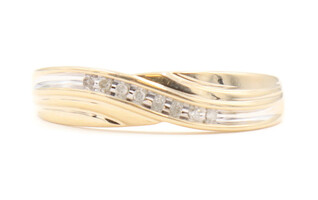 Men's 10KT Yellow Gold Diagonal 5.5mm 0.08 ctw Round Diamond Wedding Band Ring
