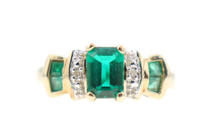 Women's 14KT Yellow Gold 1.16 Ctw Synthetic Emerald & Round Diamond Ring - 3.67g