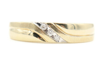 Men's 10KT Yellow Gold Diagonal 5.3mm 0.09 ctw Round Diamond Wedding Band Ring