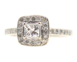 0.60 ctw Princess & Round Cut Diamond Halo 14KT White Gold Engagement Ring 3.26g