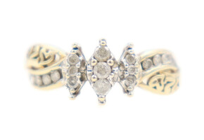 10KT Yellow Gold Heart 2 Heart 0.24 ctw Round Diamond Marquise Cluster Ring 3.1g