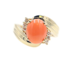 Women's 1.70 ctw Oval Cabochon Coral & 0.10 ctw Diamond 14KT Gold Estate Ring