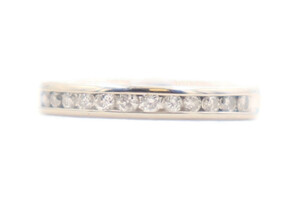 Women's 14KT White Gold 0.30 ctw Round Diamond 2.9mm Channel Band Ring Size 5.5