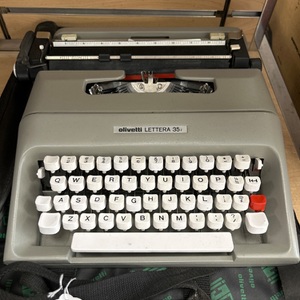 OLIVETTI NOM-354-1 Lettera 35i Vintage Typewriter