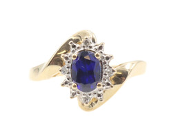 0.55 ctw Oval Cut Blue Lab Created Sapphire & Diamond Accent Halo 10KT Gold Ring