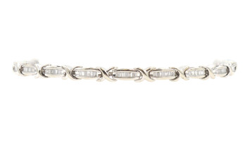 10KT White Gold 2.20 ctw Baguette Diamond XOXO Channel Set 7.5" Tennis Bracelet