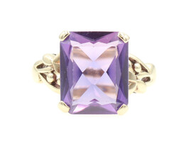 Women's Solitaire 4.20 Ct Modified Emerald Cut Amethyst in 10KT Yellow Gold Ring