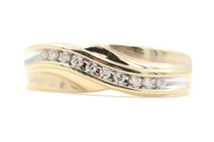 Men's 0.15 ctw Round Diamond Diagonal 6.6mm 10KT Yellow Gold Channel Band Ring 