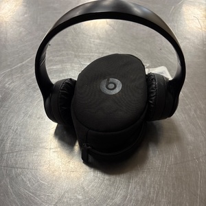 Beats A1796 headphones