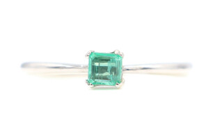 Solitaire 0.21 Ct Square Cut Emerald & Diamond Accents 14KT White Gold Ring 1.4g