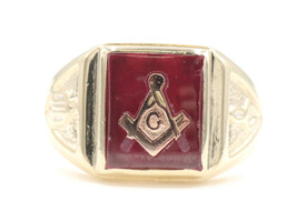 Men's 10KT Yellow Gold Synthetic Ruby & Resin Inlay Masonic Ring Size 11 7/8