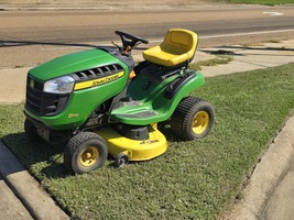 John Deere D110 42-in 19.5-HP Riding Lawn Mower